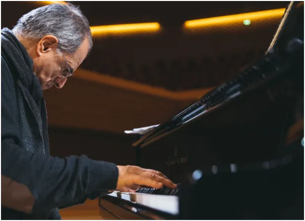 ENRICO PIERANUNZI – PIANO SOLO a Savigliano, Palazzo Taffini ENRICO PIERANUNZI – PIANO SOLO a Savigliano, Palazzo Taffini